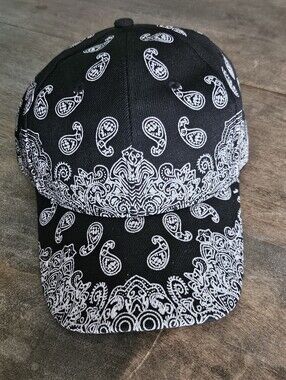 NWT Black And White Paisley Trucker Baseball Cap